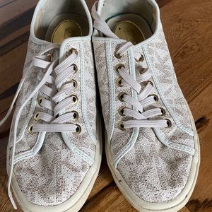 Snickers very good condition